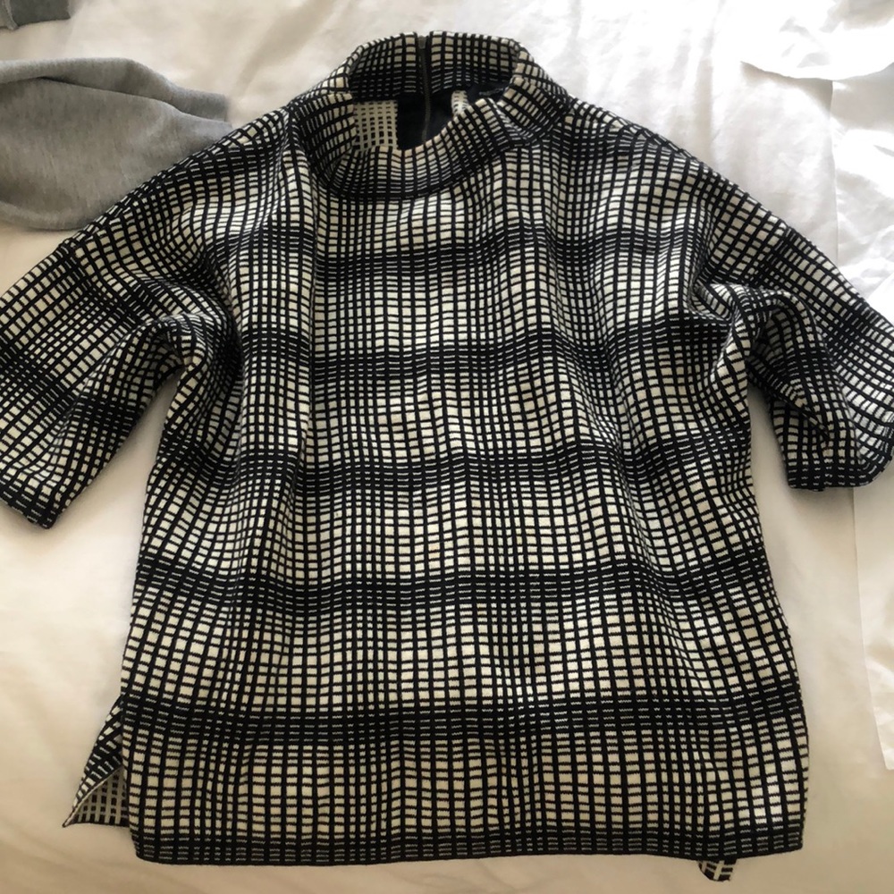 Short sleeve knit top